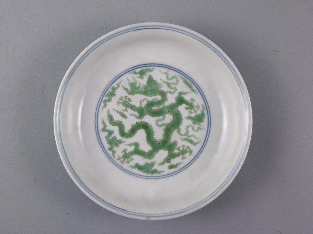 图片[2]-White-glazed blue-and-white plate with green cloud dragon pattern-China Archive